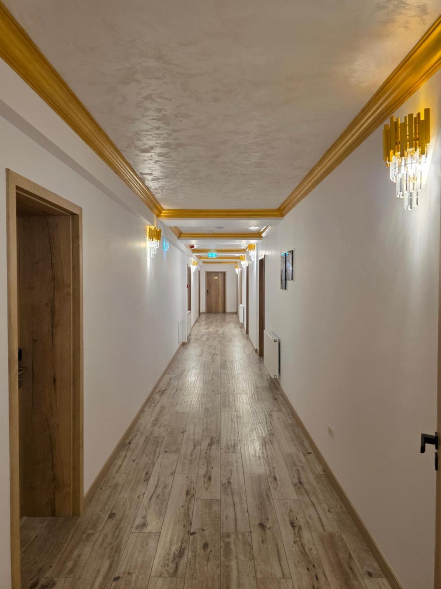 Hotel Colt De Rai Resita Exterior foto